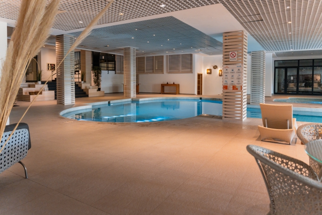 Kapalı ve Isıtmalı Havuz - Resim 1