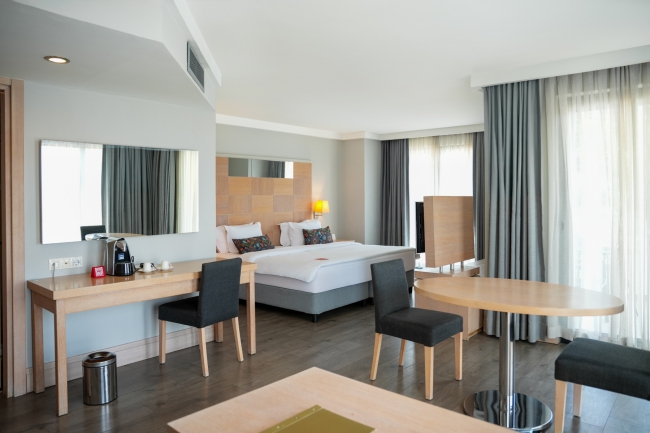 Corner Suite Deniz Manzaralı Balkonlu