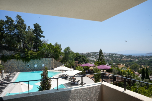 Corner Suite Deniz Manzaralı Balkonlu - Resim 5